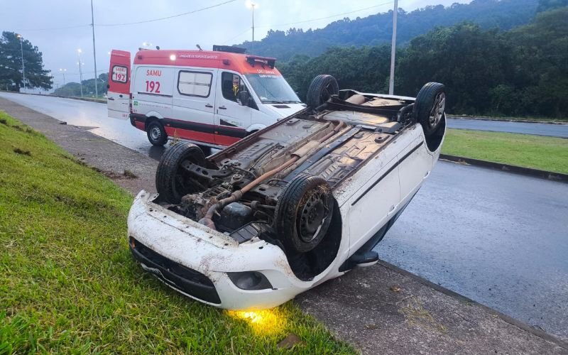 RS-239: Capotamento deixa mulher ferida em Novo Hamburgo