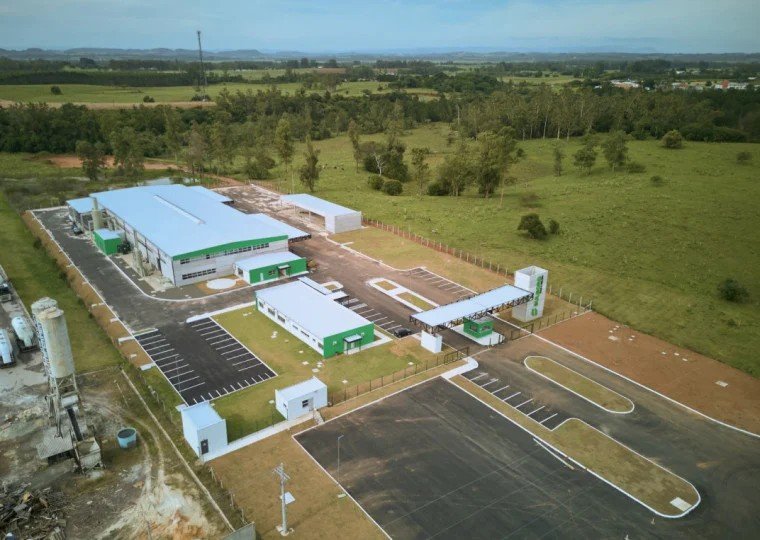Fábrica de fertilizantes fica no Distrito Industrial de Montenegro começou a operar em dezembro de 2025 | abc+