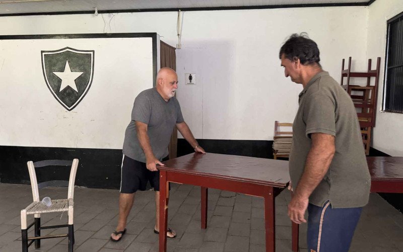 Começa desocupação na sede do Botafogo