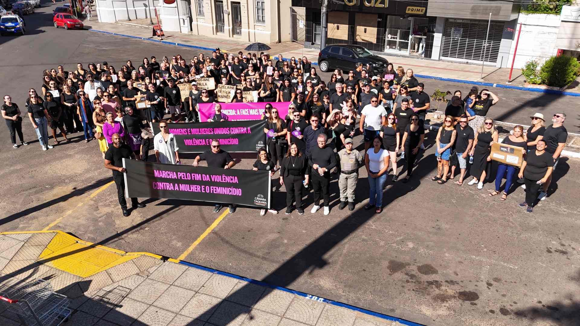 Caminhada contra o feminic&iacute;dio mobiliza a comunidade em Taquara
