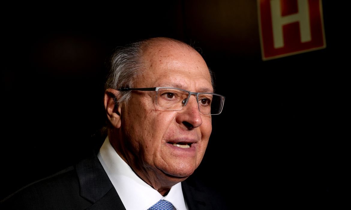 Alckmin afirma que ideia de fim da jornada 6&times;1 n&atilde;o tem rela&ccedil;&atilde;o com as elei&ccedil;&otilde;es