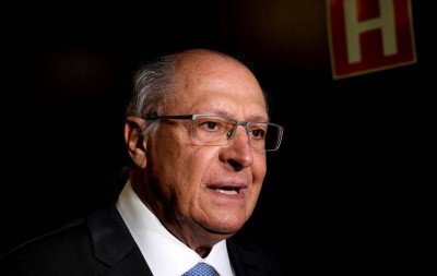 Membros do clã Bolsonaro pensam mais em si do que no Brasil, afirma Alckmin