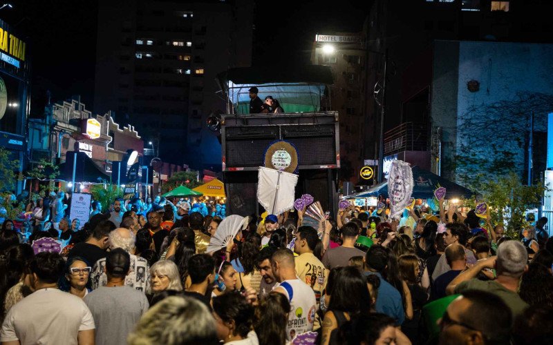 Trio elétrico animou os foliões durante o Carnaval de Rua