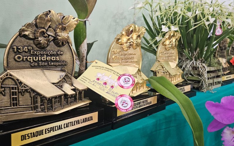134ª Exposição de Orquídeas em São Leopoldo - troféus desse ano tinham a imagem do Museu do Trem