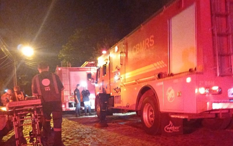 Bombeiros de Novo Hamburgo e Estância Velha atuaram no combate às chamas