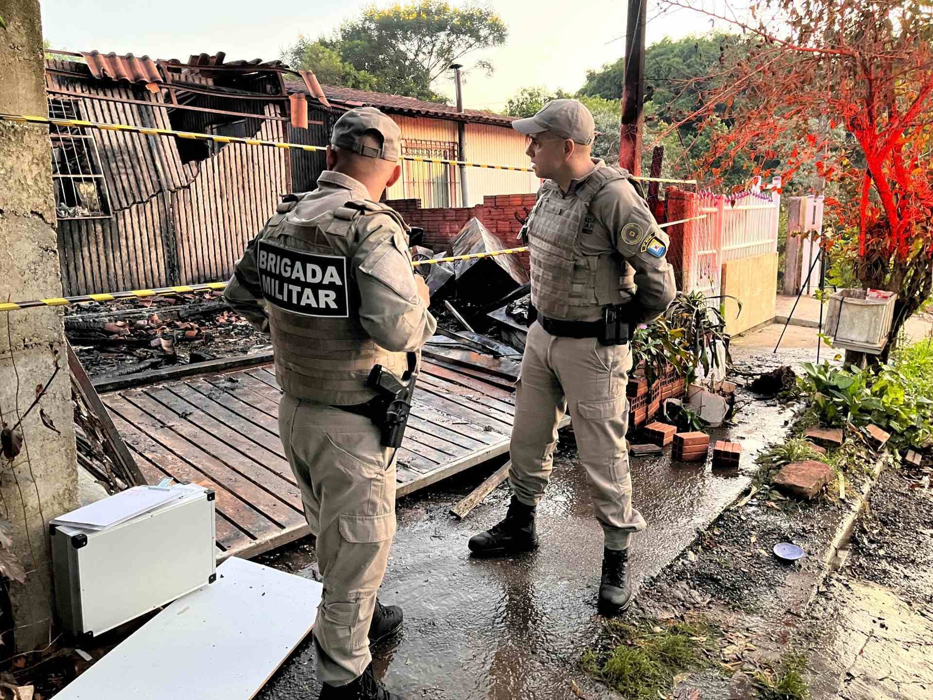 V&Iacute;DEO: Adolescente morre durante inc&ecirc;ndio em resid&ecirc;ncia em Novo Hamburgo
