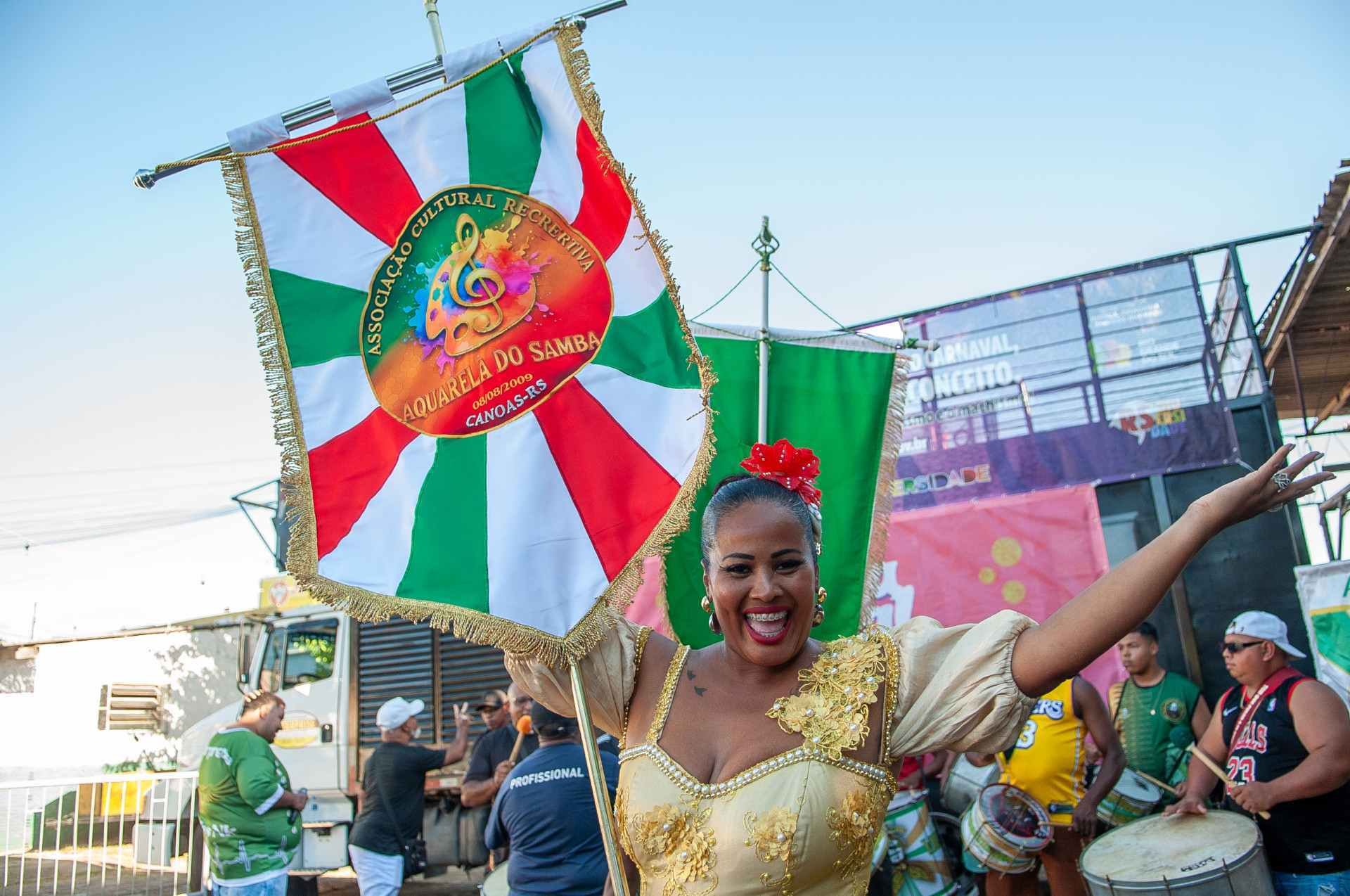 Trio el&eacute;trico ganha as ruas de Canoas no primeiro Esquenta Carnaval da cidade