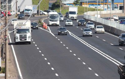 Sinalização nova na BR-116: Trechos já receberam pintura e tachões refletivos na rodovia