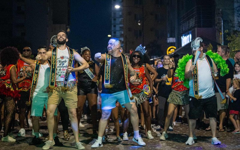 Carnaval de Rua de São Leopoldo ocorreu sábado (14), na Rua Independência