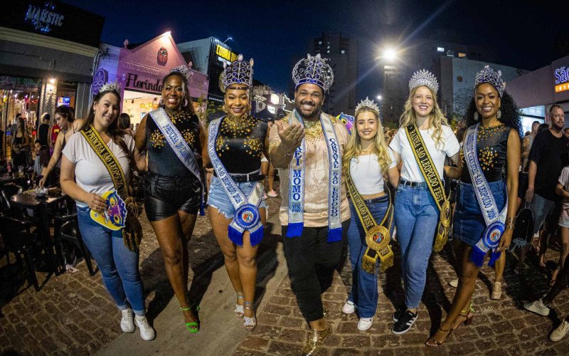 Carnaval de Rua de São Leopoldo ocorreu sábado (14), na Rua Independência