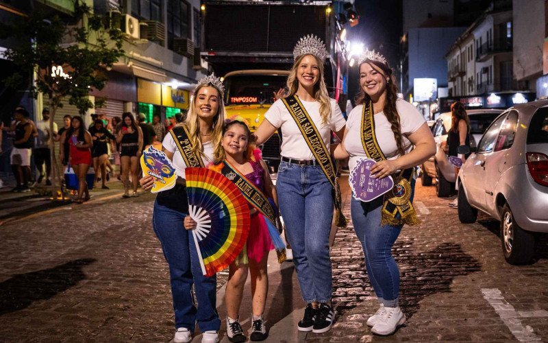 Carnaval de Rua de São Leopoldo ocorreu sábado (14), na Rua Independência