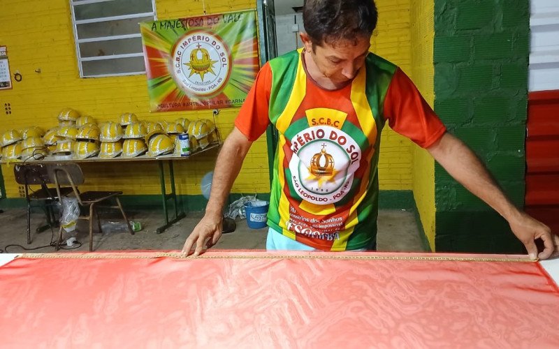 Preparativos da Império do Sol para o desfile do carnaval de São Leopoldo