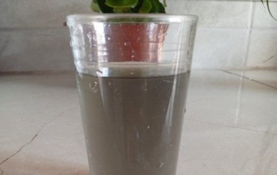 Água com mau cheiro e cor escura preocupa moradores de Rolante