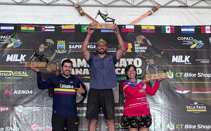Tiago Lumertz, o Bolacha, recebeu o troféu de campeão geral do Pan-Americano