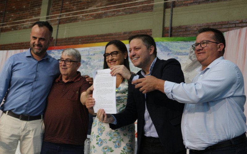 Prefeitura de Nova Santa assina ordem de início da construção de 40 moradias no loteamento Vida Nova Santa Rita | abc+