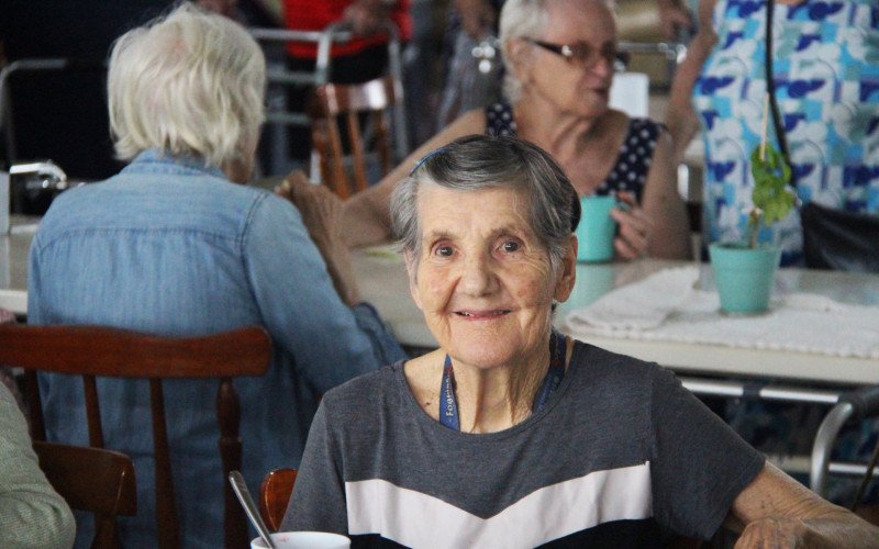 Idosos convivem e compartilham momentos no dia a dia do Lar São Vicente de Paula