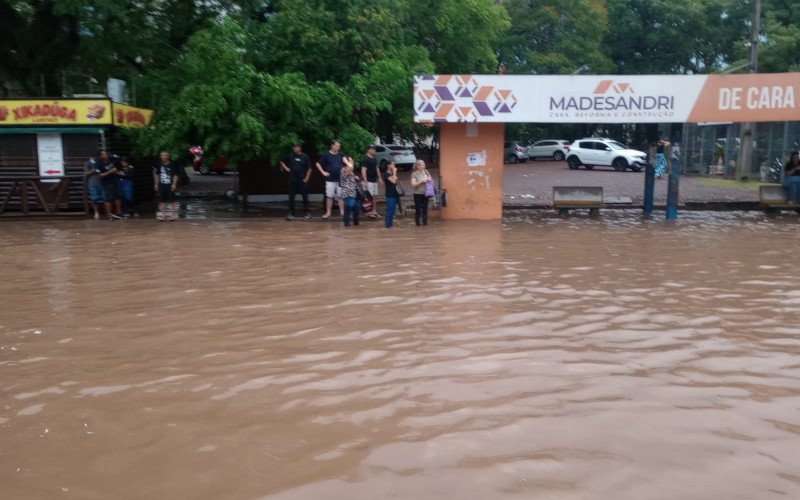 Alagamento na Avenida João Corrêa