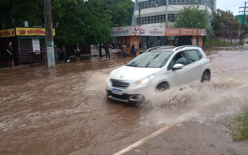 Alagamento na Avenida João Corrêa