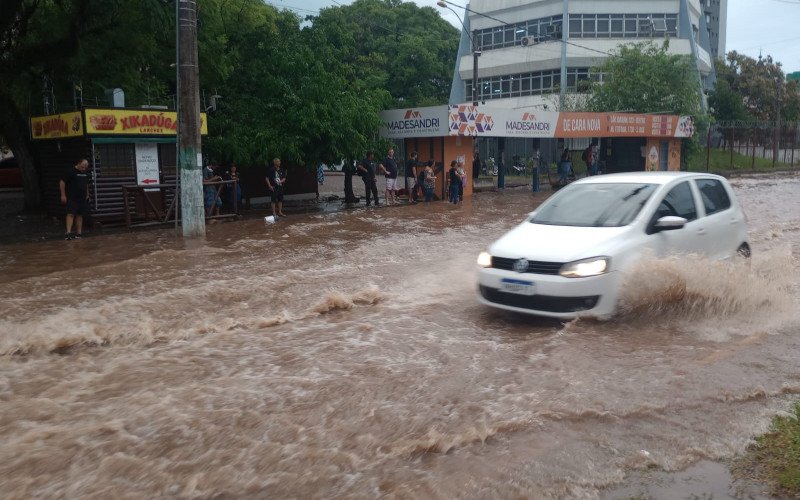 Alagamento na Avenida João Corrêa