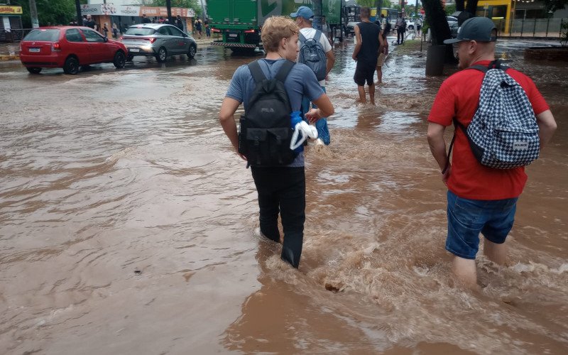 Alagamento na Avenida João Corrêa