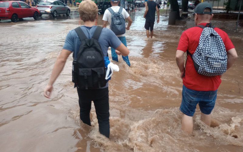 Alagamento na Avenida João Corrêa