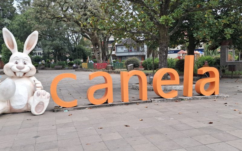 Decorações instaladas anunciam que a Páscoa em Canela vai começar 