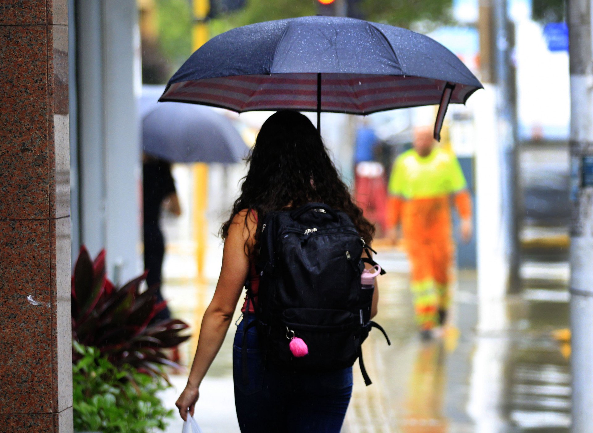 Frente semi-estacionária mantém chuva e risco de pancadas nesta quarta-feira (25) no RS | abc+