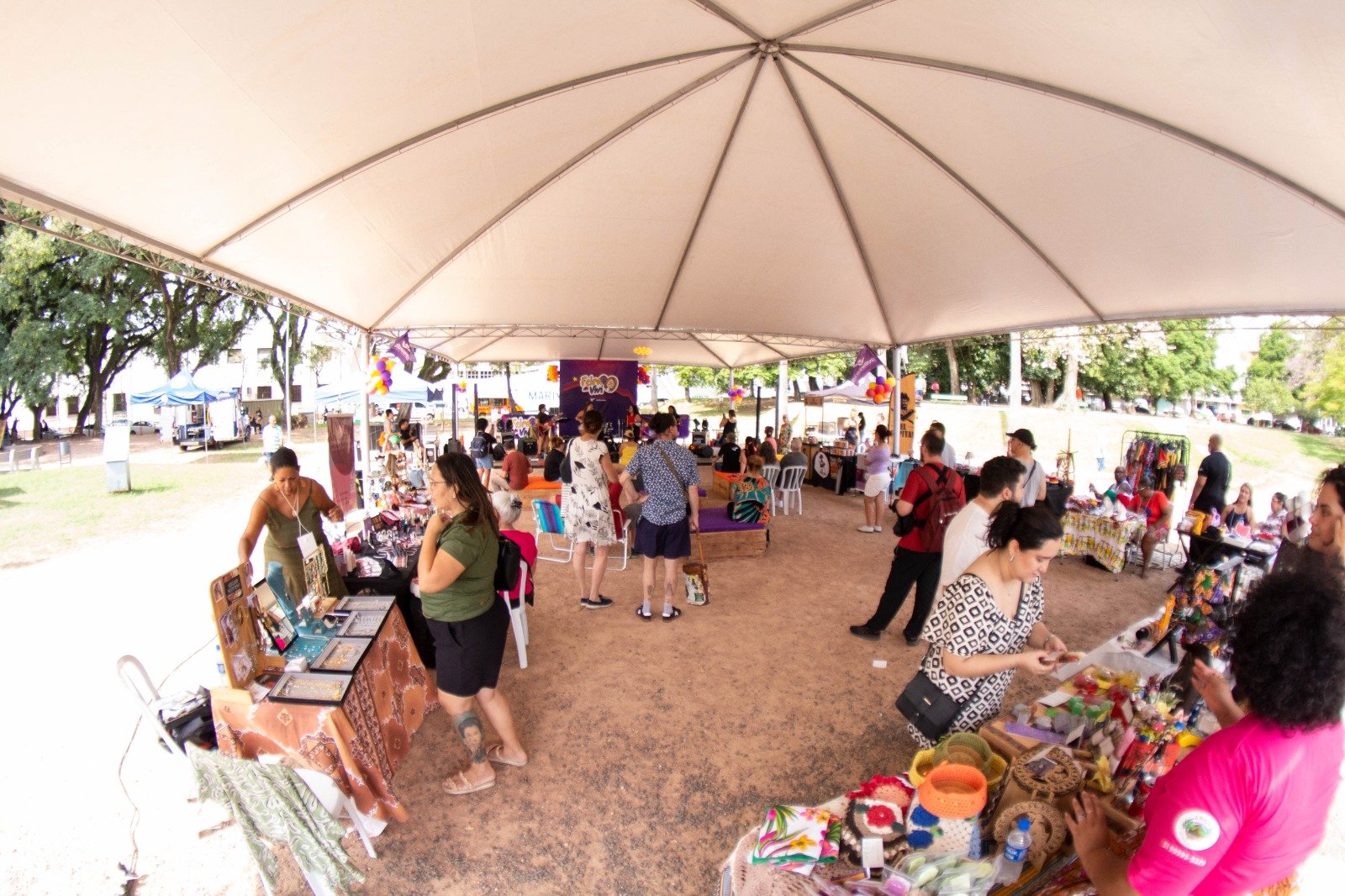 Feira da Vivi fortalece protagonismo feminino na economia solid&aacute;ria