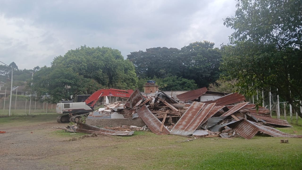 Prefeito de Novo Hamburgo d&aacute; detalhes da pra&ccedil;a que dever&aacute; ser constru&iacute;da na antiga sede de clube amador