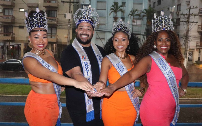 Corte do carnaval de São Leopoldo 2026: segunda princesa, Andriely Carvalho Gomes; Rei Momo Luan Fernandes; rainha, Daiana Ribeiro Pedroso, e primeira princesa, Gabrieli Silva Vidal 