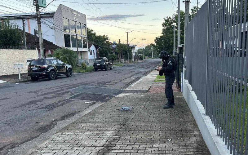Em Campo Bom, um dos mandados foi cumprido no bairro Imigrante Sul, onde um homem foi preso preventivamente
