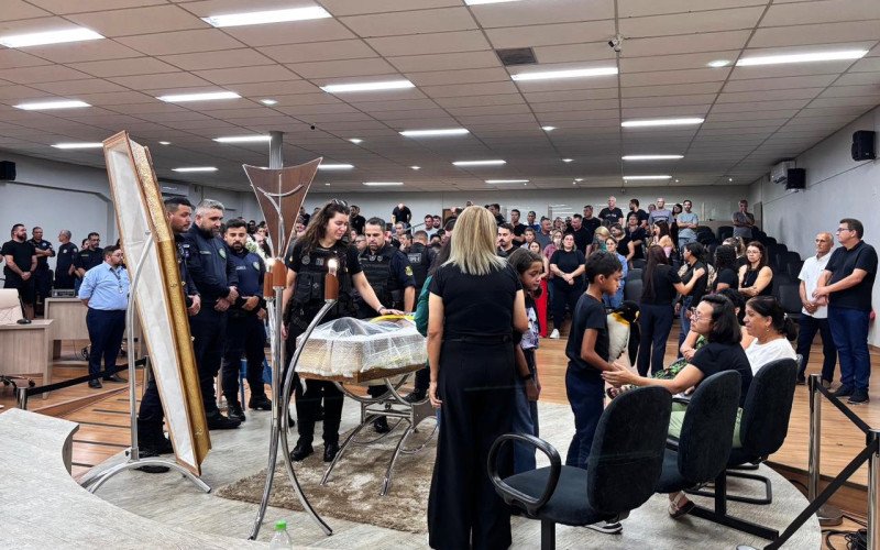 Emoção marca despedida de guarda municipal que morreu durante ocorrência em Campo Bom