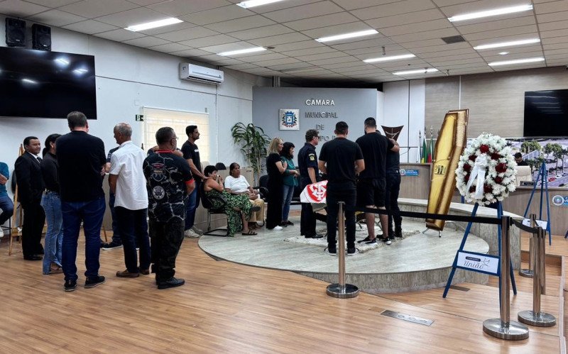 Emoção marca despedida de guarda municipal que morreu durante ocorrência em Campo Bom