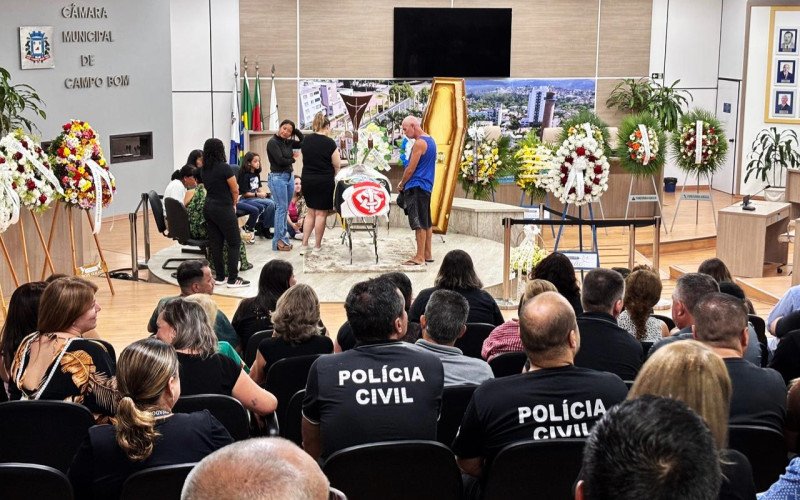Emoção marca despedida de guarda municipal que morreu durante ocorrência em Campo Bom | abc+