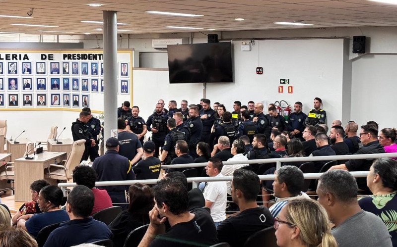Emoção marca despedida de guarda municipal que morreu durante ocorrência em Campo Bom