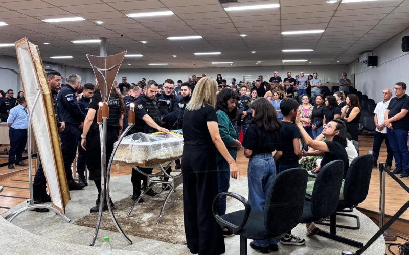 Emoção marca despedida de guarda municipal que morreu durante ocorrência em Campo Bom