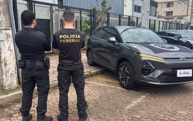 Diversos carros foram apreendidos com os alvos da operação