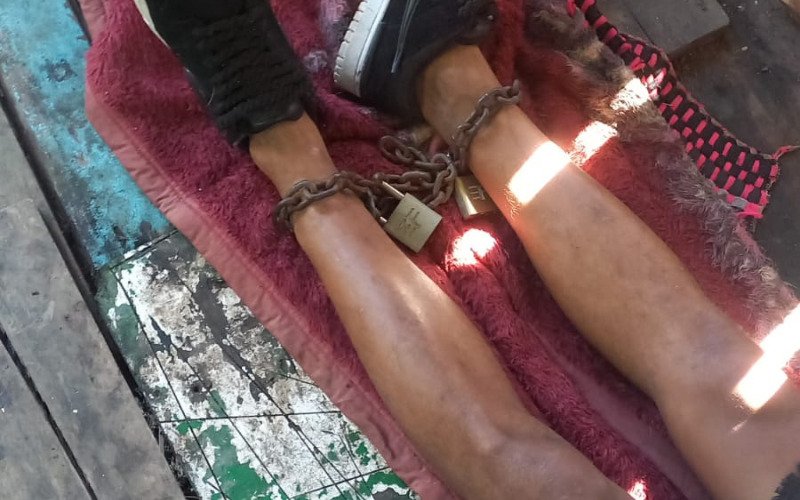 Pernas acorrentadas: Homem sequestrado na noite anterior é encontrado em cárcere privado no Vale do Sinos