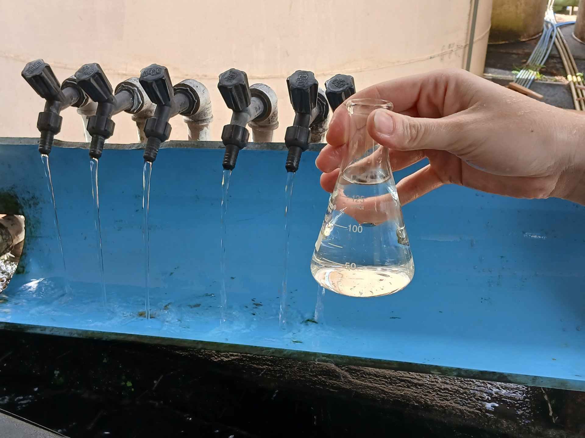 VÍDEO: Corsan faz análise da água distribuída em Rolante e atesta que é potável
