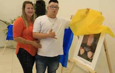 "Enxerguei beleza onde viam deficiência": exposição em Canoas se destaca com um novo olhar sobre o Down