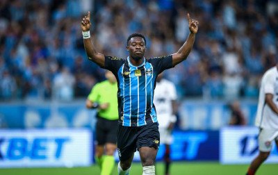 Grêmio vence o Vitória na Arena em noite de estreia e lesão de Marlon