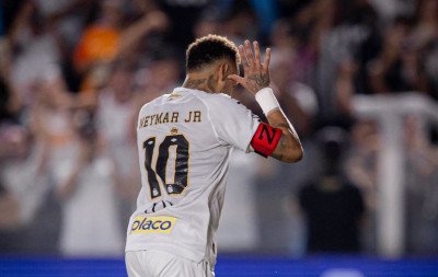 Neymar joga mal e não impressiona Ancelotti em derrota do Santos contra o Inter na Vila Belmiro