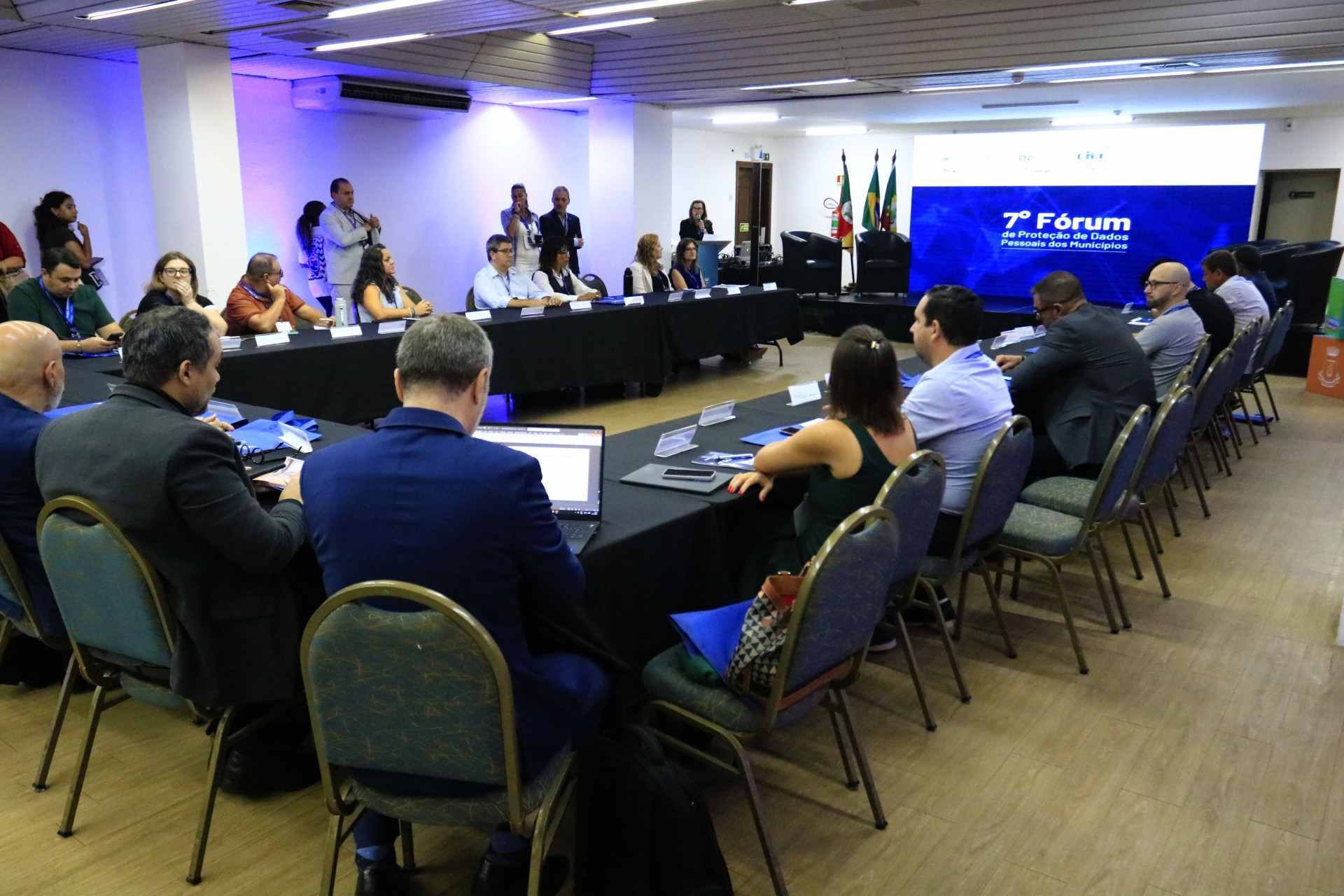 Fórum debate proteção de dados com municípios em Canoas