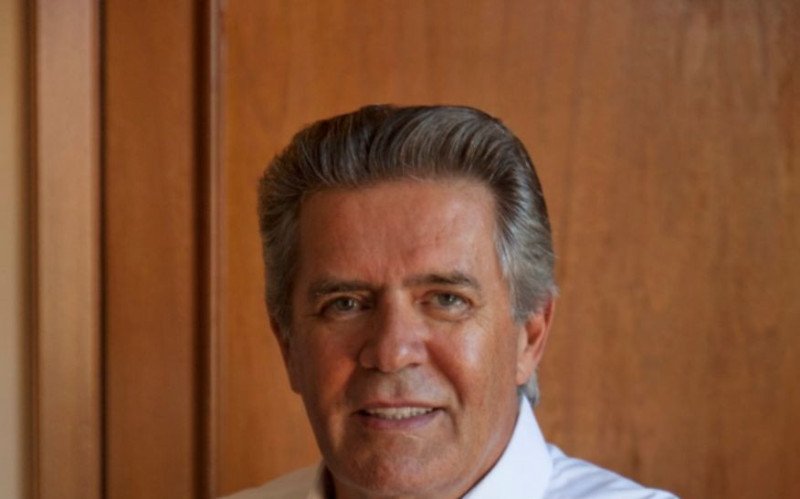 Outorgado - O renomado médico, cirurgião plástico doutor Carlos Oscar Uebel