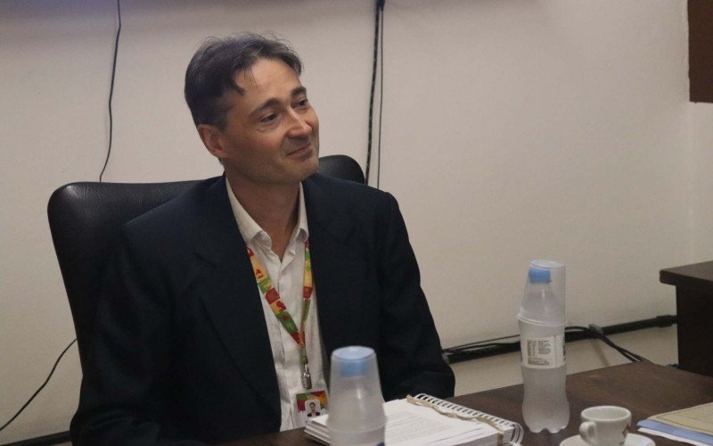 O diretor-executivo do Liberato, Jos&eacute; de Souza, apresentou o sistema, as instala&ccedil;&otilde;es e as a&ccedil;&otilde;es da escola &agrave; comitiva alem&atilde;