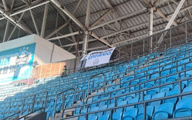 Epifânio recebe homenagem na Arena