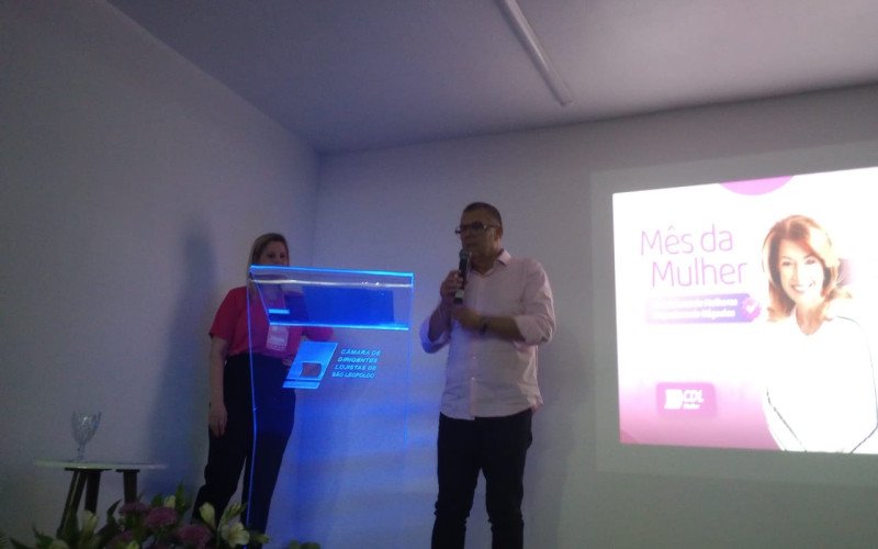 Claudia Rosa e Olinto Menegon na abertura do lançamento da CDL Mulher