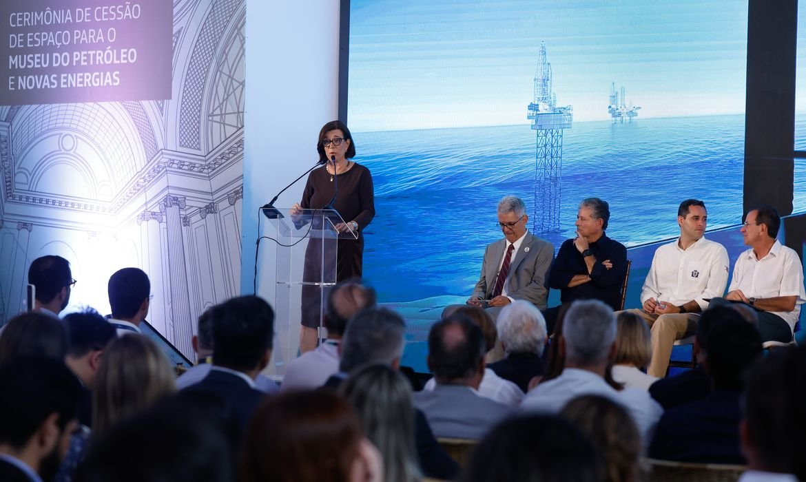 Petrobras suspendeu leil&atilde;o de combust&iacute;veis para reavaliar estoques