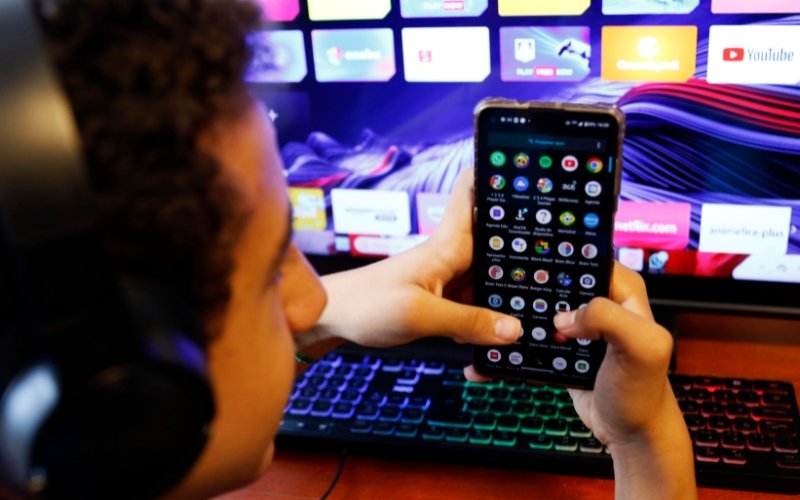 Rolagem infinita: Pr&aacute;tica ser&aacute; proibida ao p&uacute;blico infantil nas redes sociais