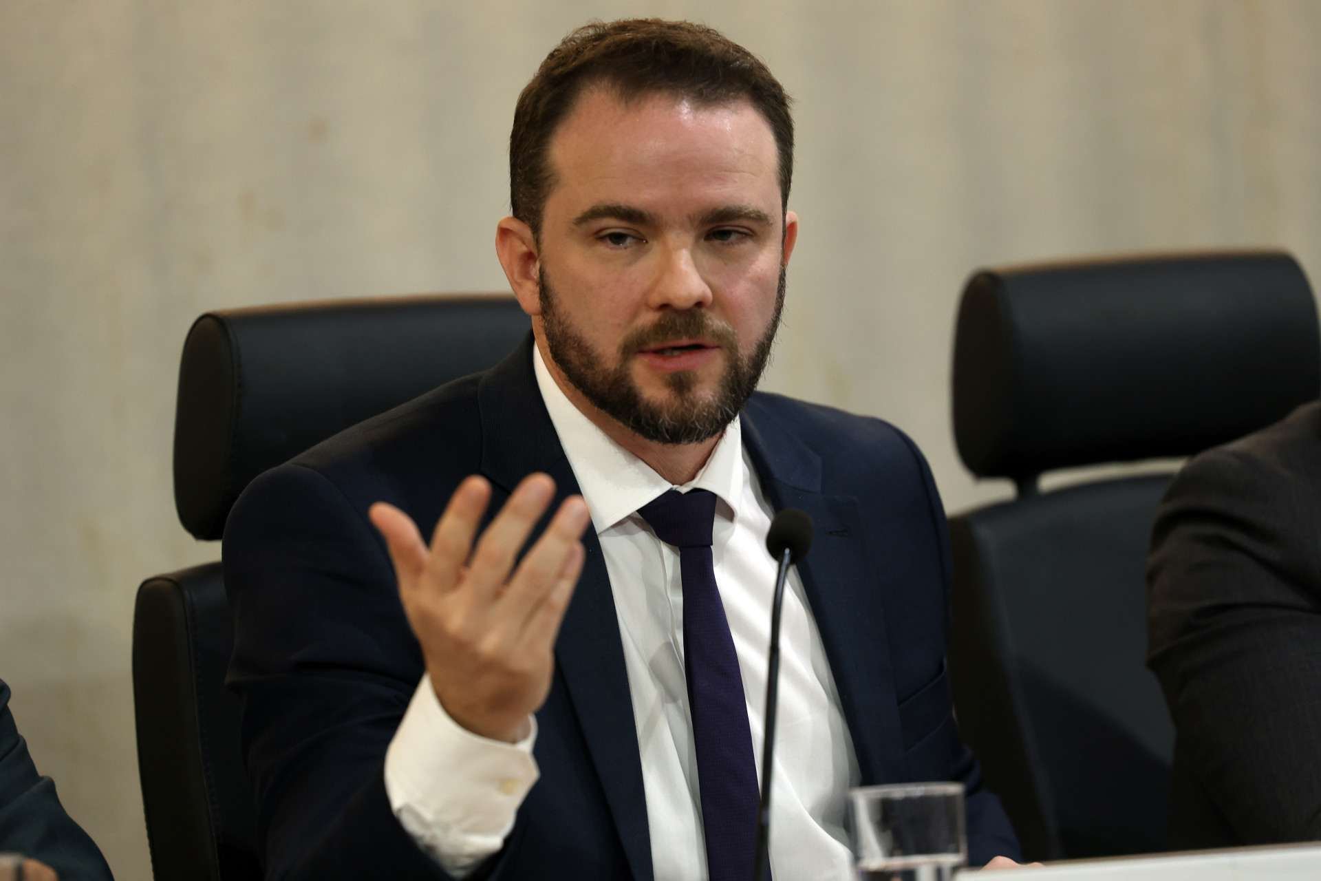 Pode haver novas medidas para preços de combustíveis, admite ministro da Fazenda